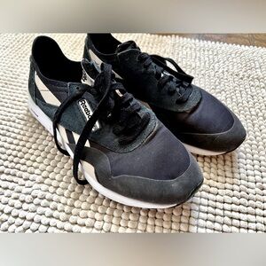 Reebok Women’s Black Tennis Shoes (8)